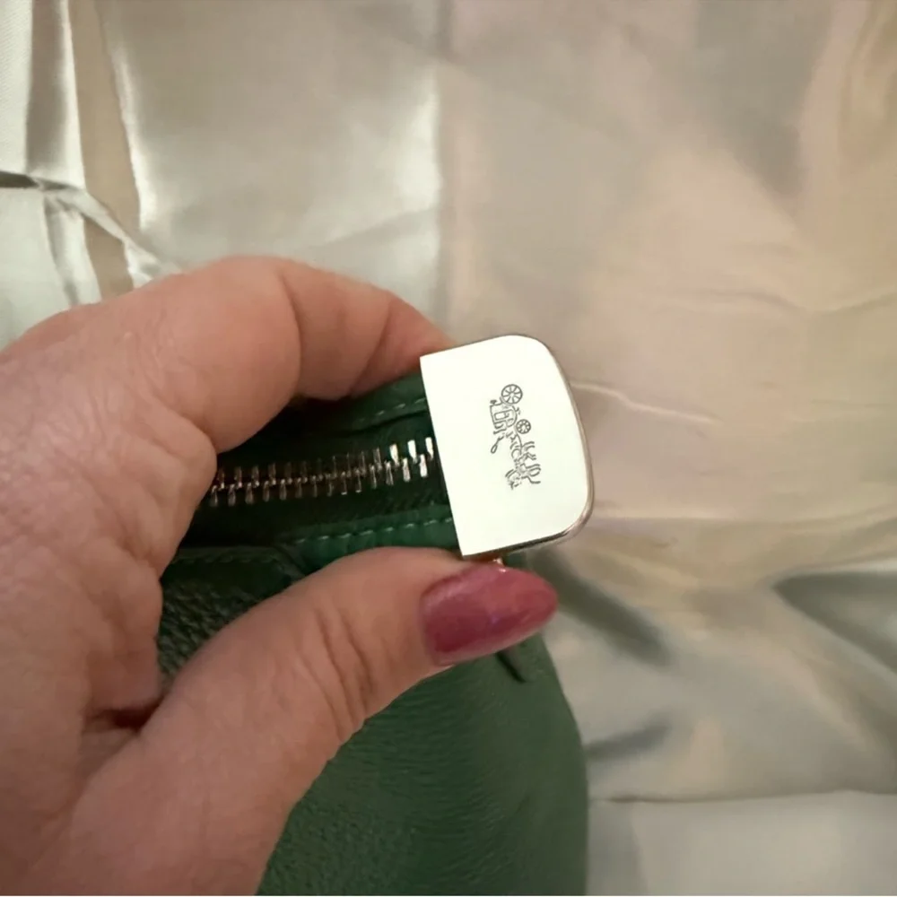 💚Coach NWT Shamrock Green Satchel with crossbody strap and silver hardware - Picture 7 of 9